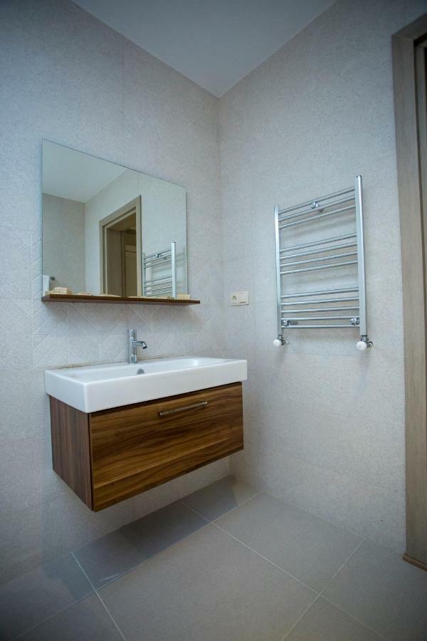 Downtown Hotel Batumi Esterno foto