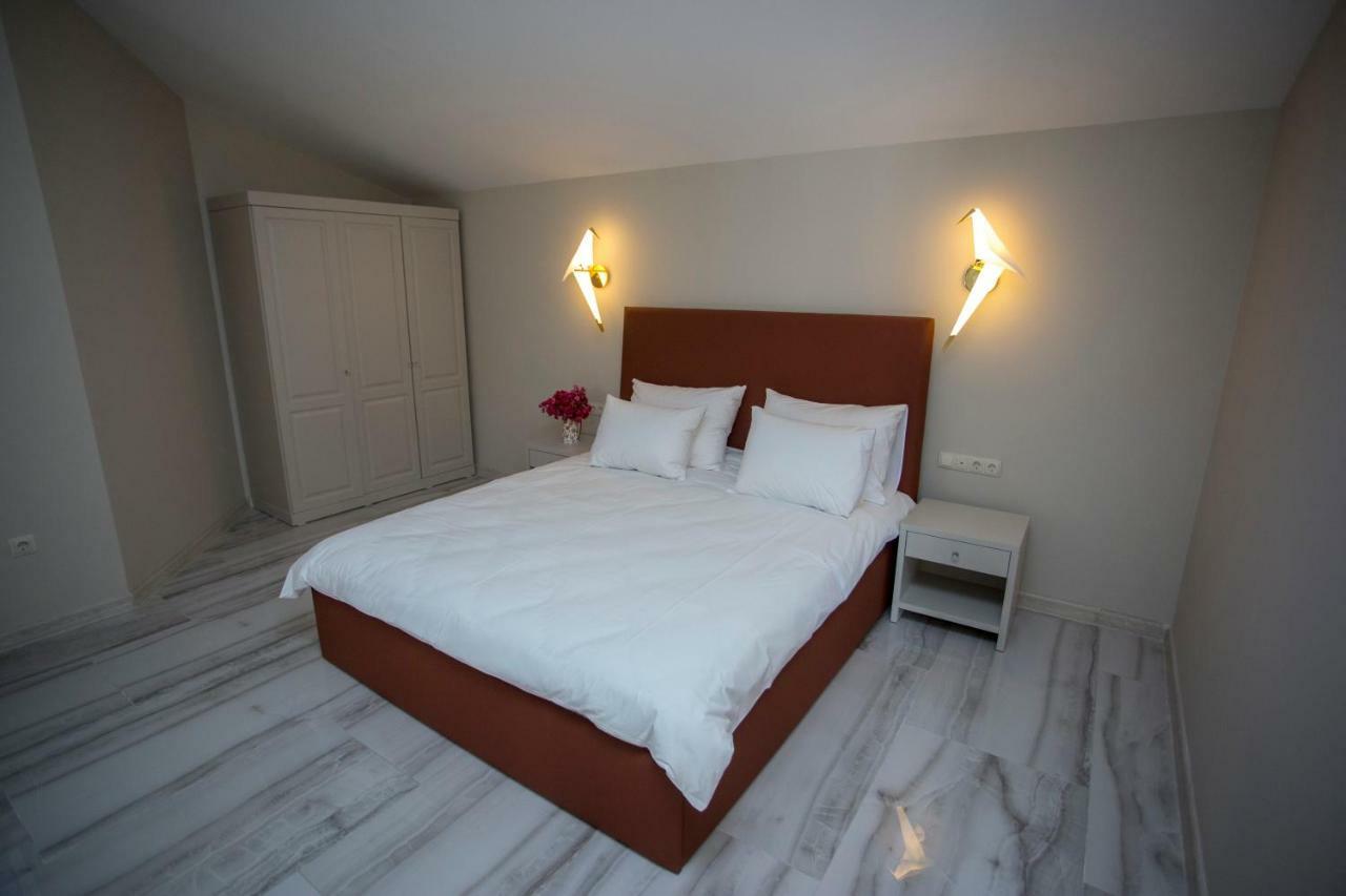 Downtown Hotel Batumi Esterno foto