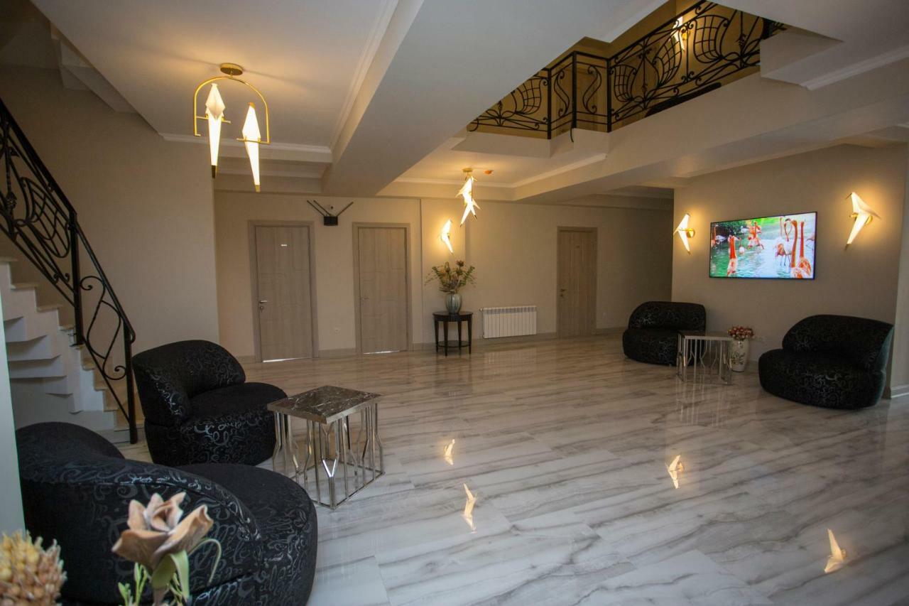 Downtown Hotel Batumi Esterno foto