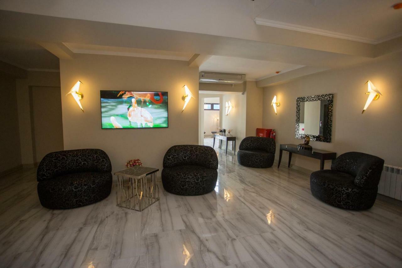 Downtown Hotel Batumi Esterno foto