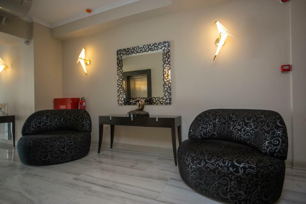 Downtown Hotel Batumi Esterno foto