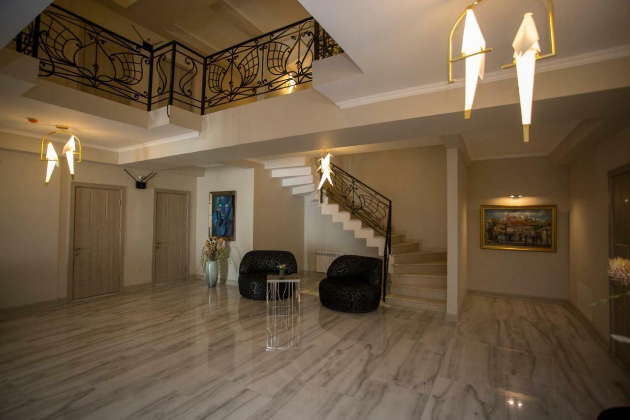 Downtown Hotel Batumi Esterno foto