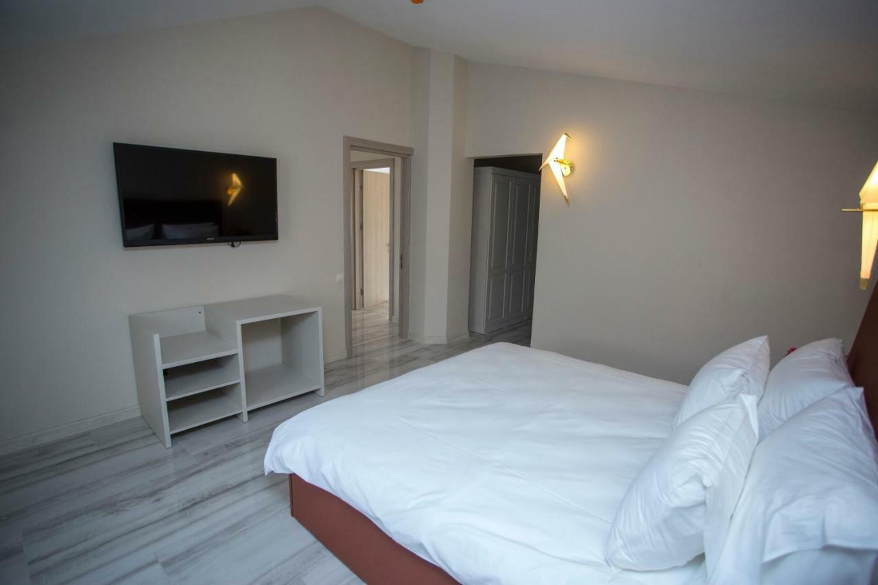 Downtown Hotel Batumi Esterno foto