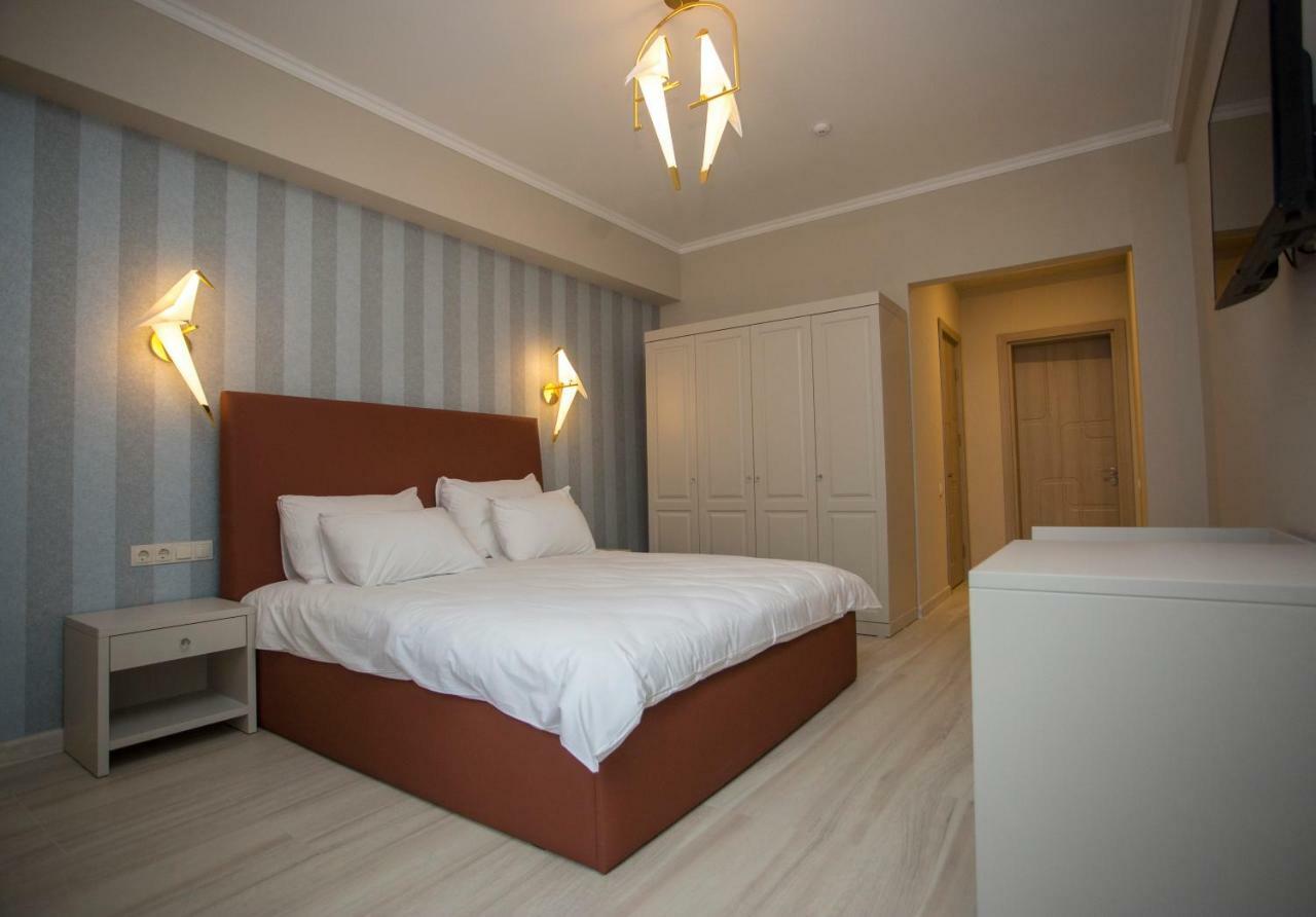 Downtown Hotel Batumi Esterno foto