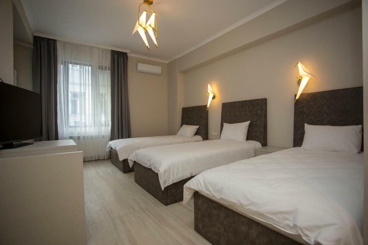 Downtown Hotel Batumi Esterno foto