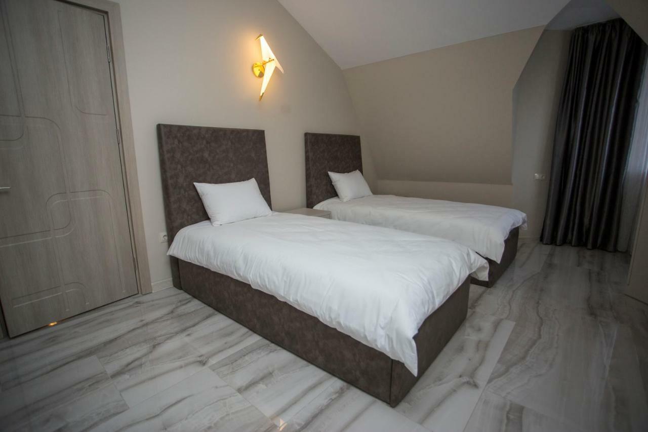 Downtown Hotel Batumi Esterno foto