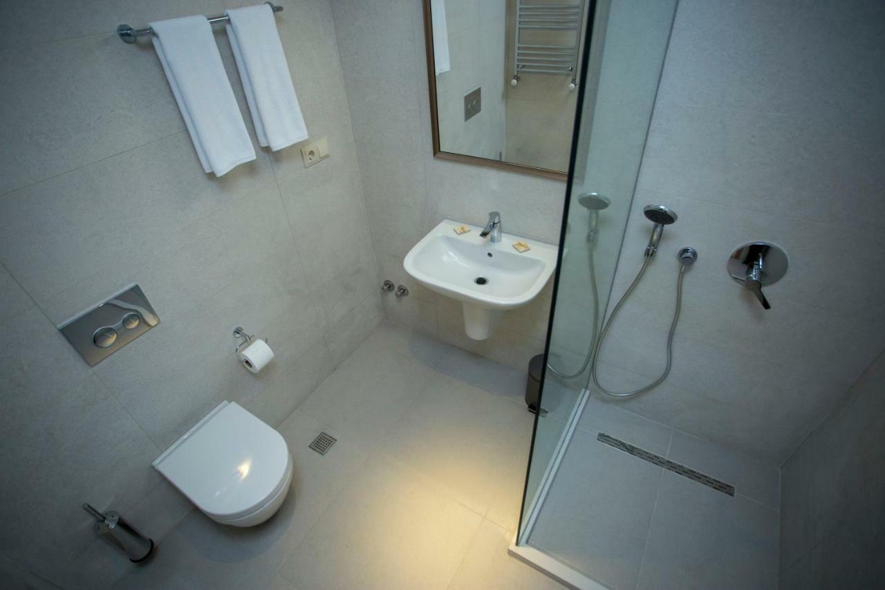 Downtown Hotel Batumi Esterno foto