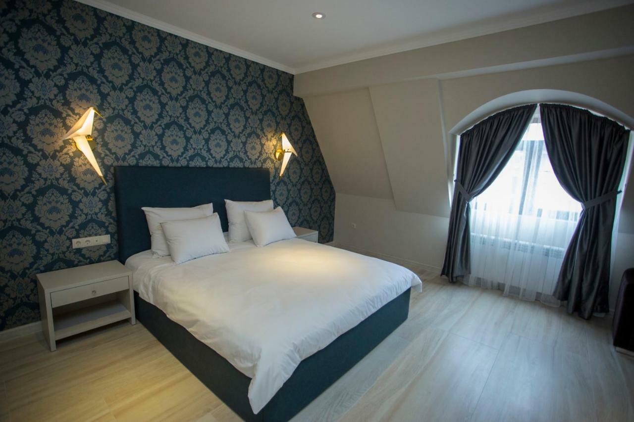 Downtown Hotel Batumi Esterno foto