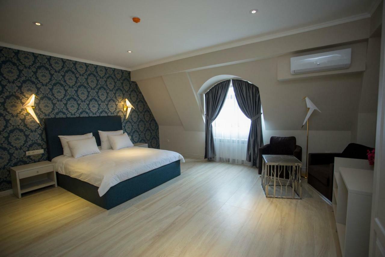 Downtown Hotel Batumi Esterno foto